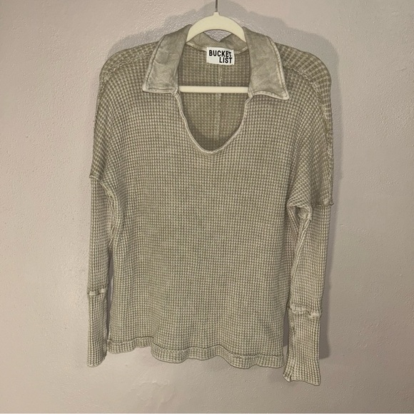 BUCKETLIST Tops - BUCKETLIST Textured sage oatmeal green tone Knit waffle knit  v neck Sweater